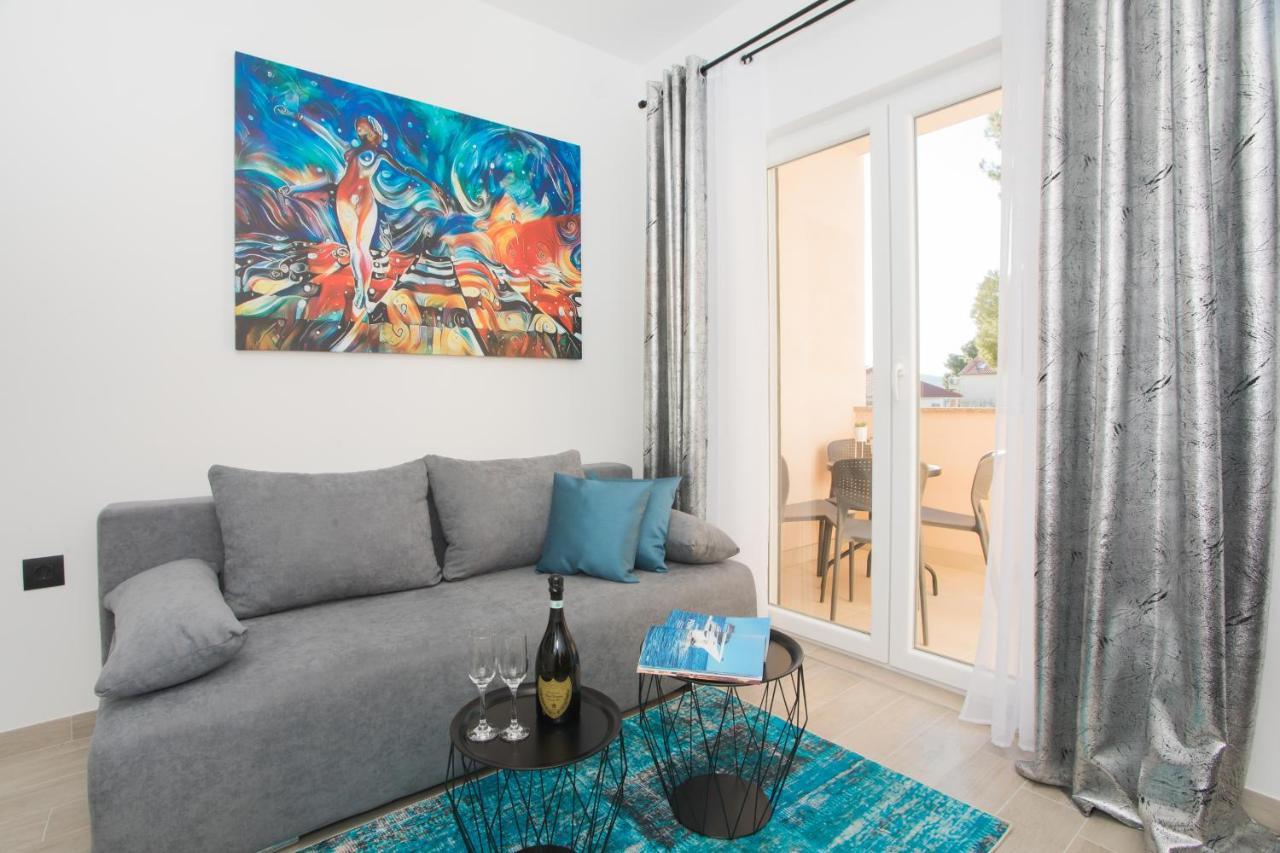 שיבניק Apartmani Rispet מראה חיצוני תמונה