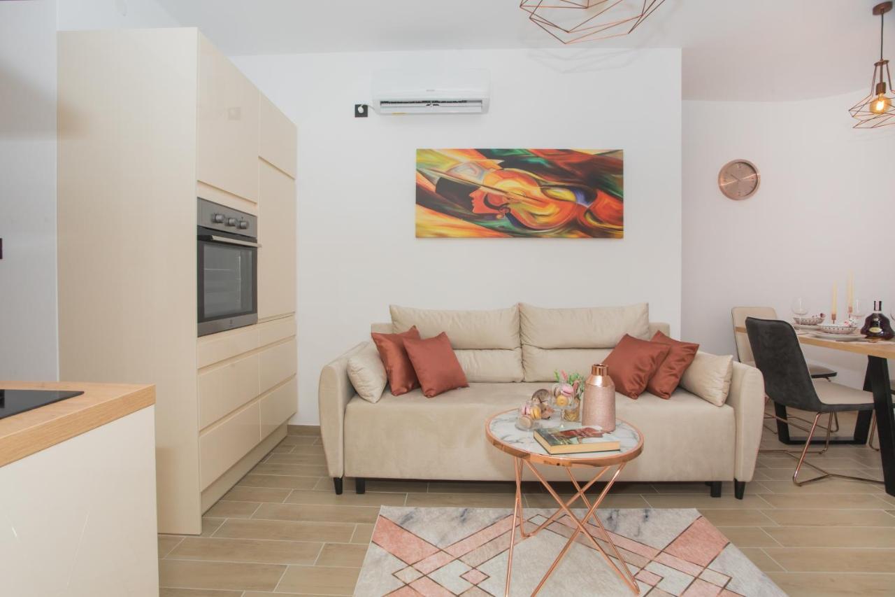 שיבניק Apartmani Rispet מראה חיצוני תמונה
