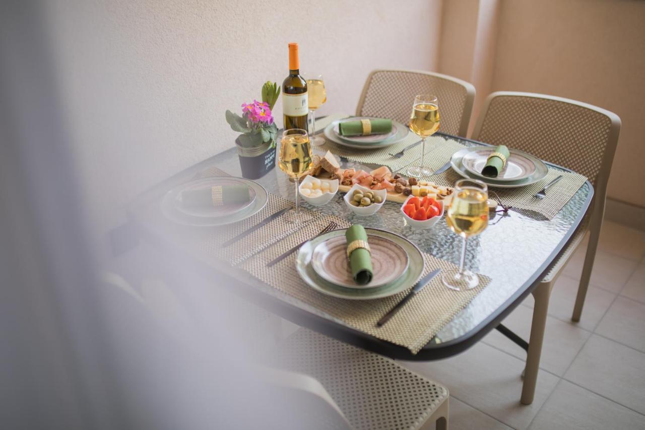 שיבניק Apartmani Rispet מראה חיצוני תמונה