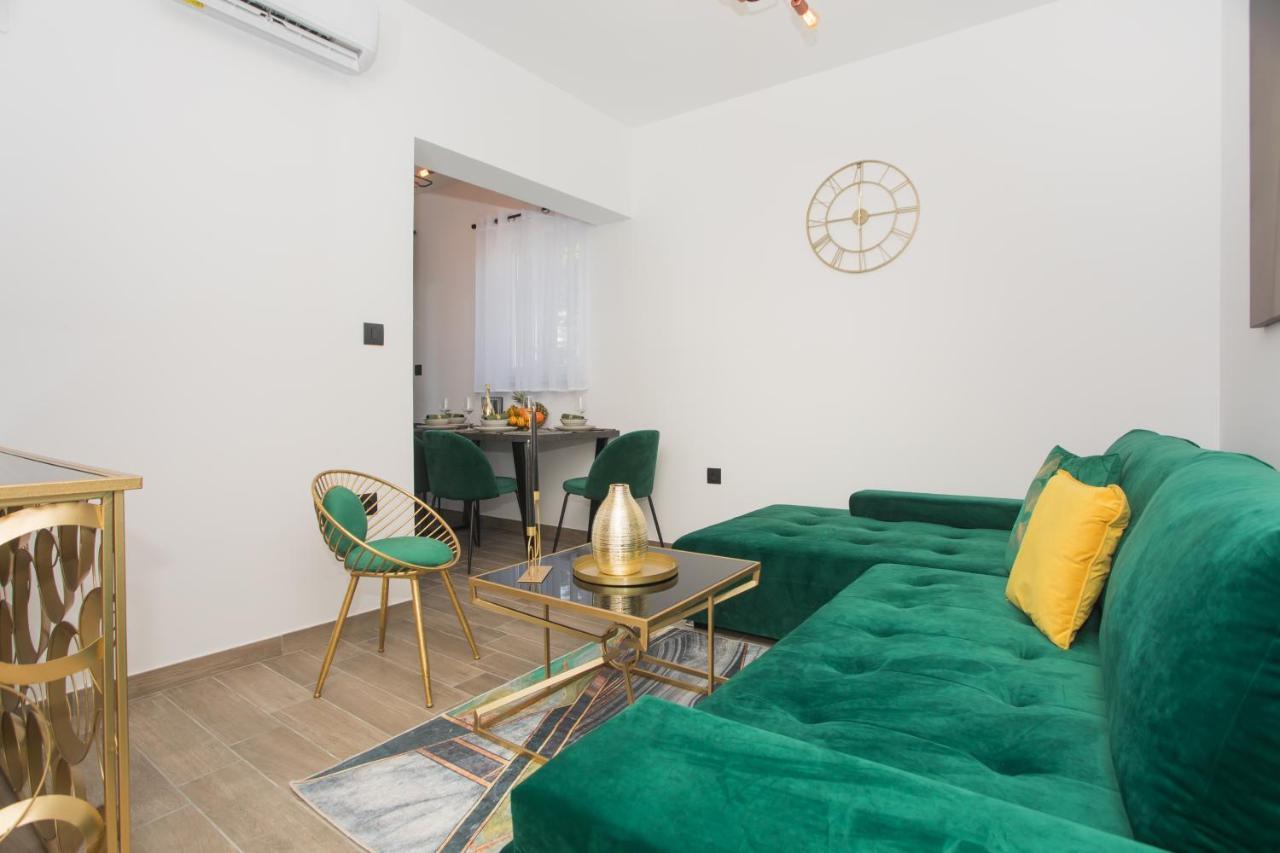 שיבניק Apartmani Rispet מראה חיצוני תמונה