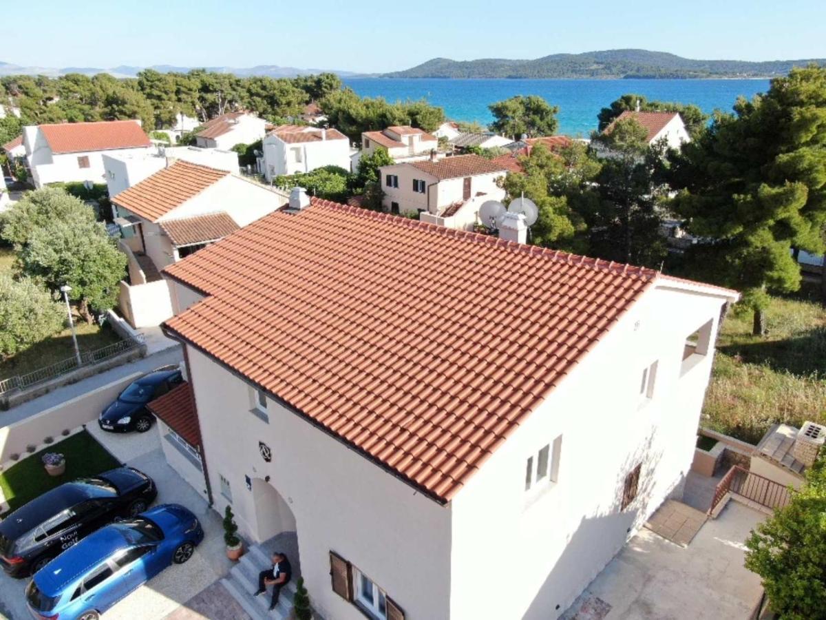 שיבניק Apartmani Rispet מראה חיצוני תמונה
